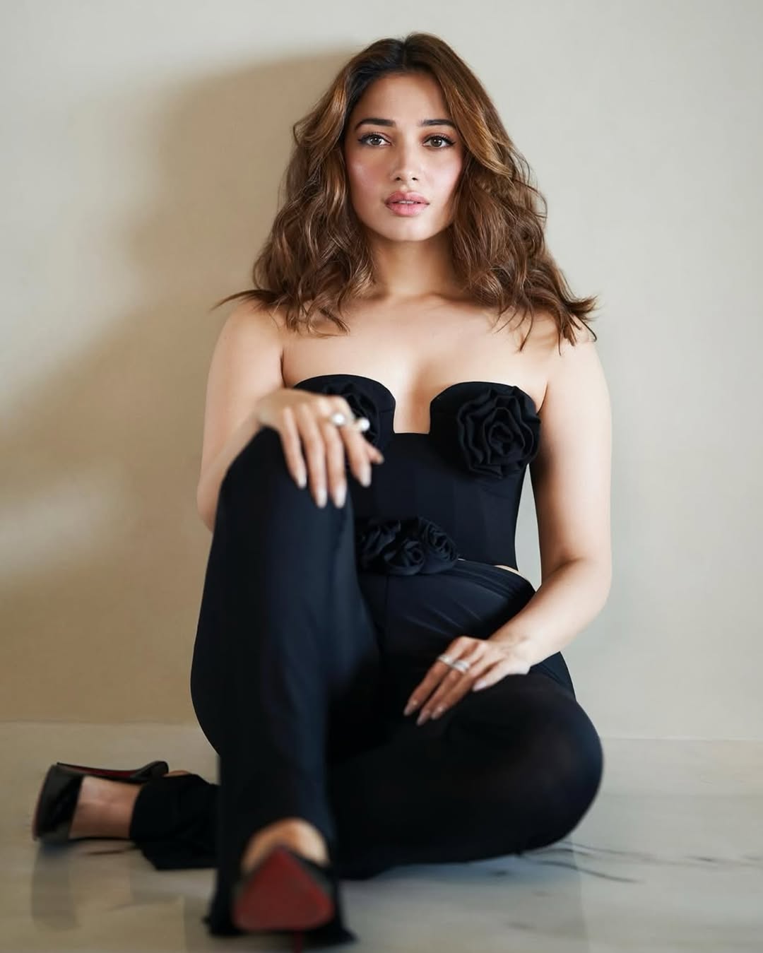 Tamannaah Bhatia Dazzles in Red Glamour at Filmfare Awards 2025 Tamannaah Bhatia Dazzles in Red Glamour at Filmfare Awards 2025