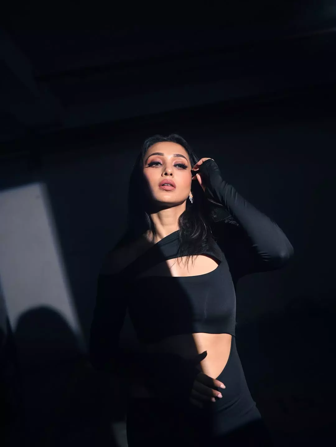 Mimi Chakraborty Stuns in Elegant Ivory Saree Look Mimi Chakraborty Stuns in Elegant Ivory Saree Look