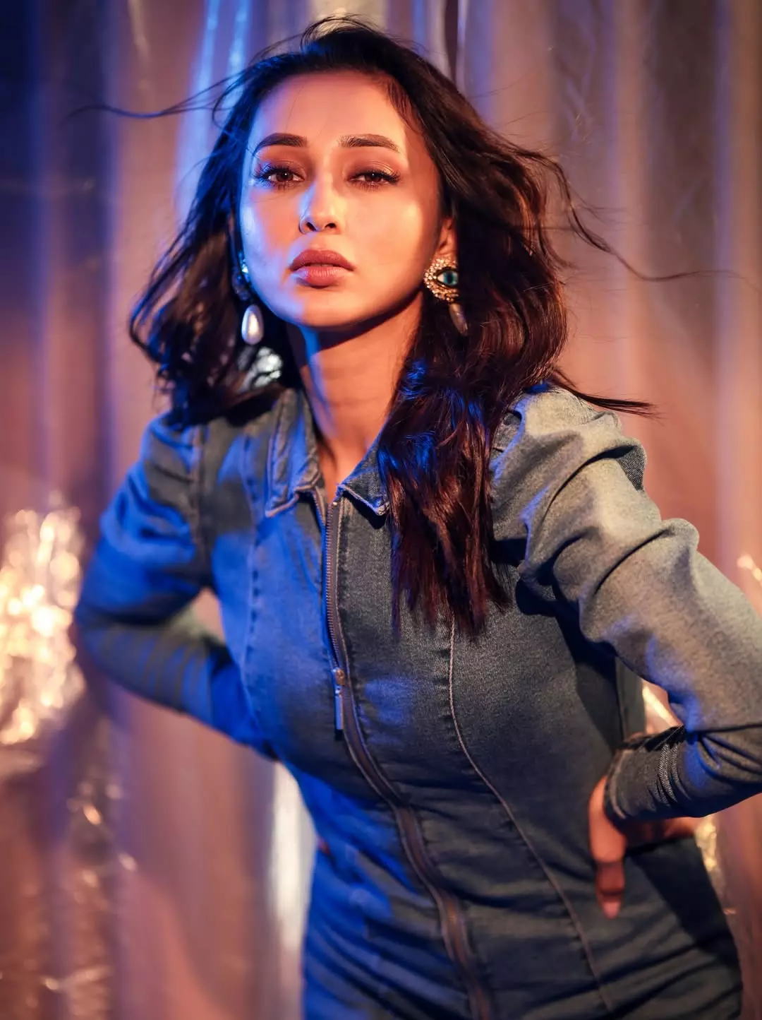 Mimi Chakraborty Stuns in Elegant Ivory Saree Look Mimi Chakraborty Stuns in Elegant Ivory Saree Look