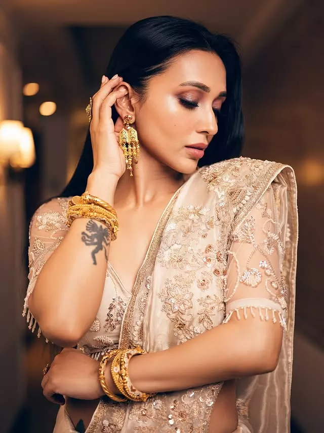 Mimi Chakraborty Stuns in Elegant Ivory Saree Look Mimi Chakraborty Stuns in Elegant Ivory Saree Look