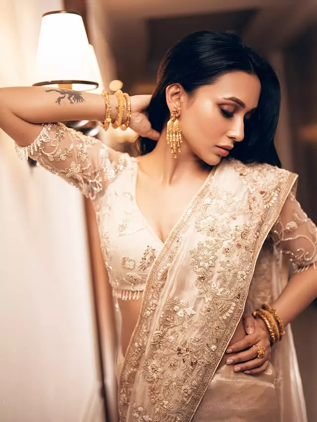 Mimi Chakraborty Stuns in Elegant Ivory Saree Look Mimi Chakraborty Stuns in Elegant Ivory Saree Look