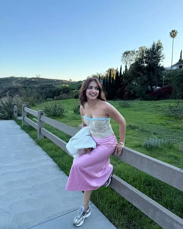 Jiyaa Shankar Stuns in Red Saree Photoshoot Jiyaa Shankar Stuns in Red Saree Photoshoot