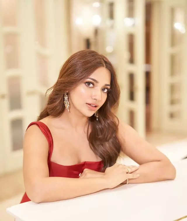 Jiyaa Shankar Stuns in Red Saree Photoshoot Jiyaa Shankar Stuns in Red Saree Photoshoot