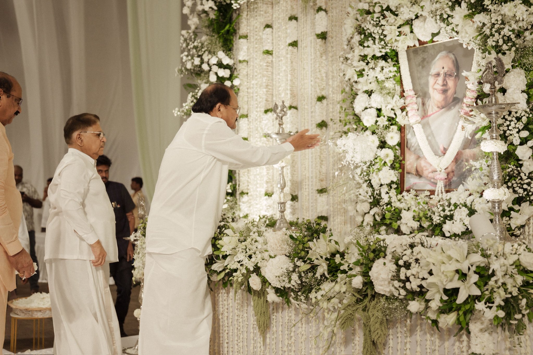 Celebs at Allu Kanakaratnammas Pedda Karma rituals