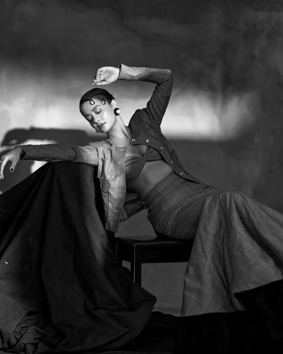 Surveen Chawla Dazzles in Lady Boss Look at Filmfare Style Awards 2025 Surveen Chawla Dazzles in Lady Boss Look at Filmfare Style Awards 2025