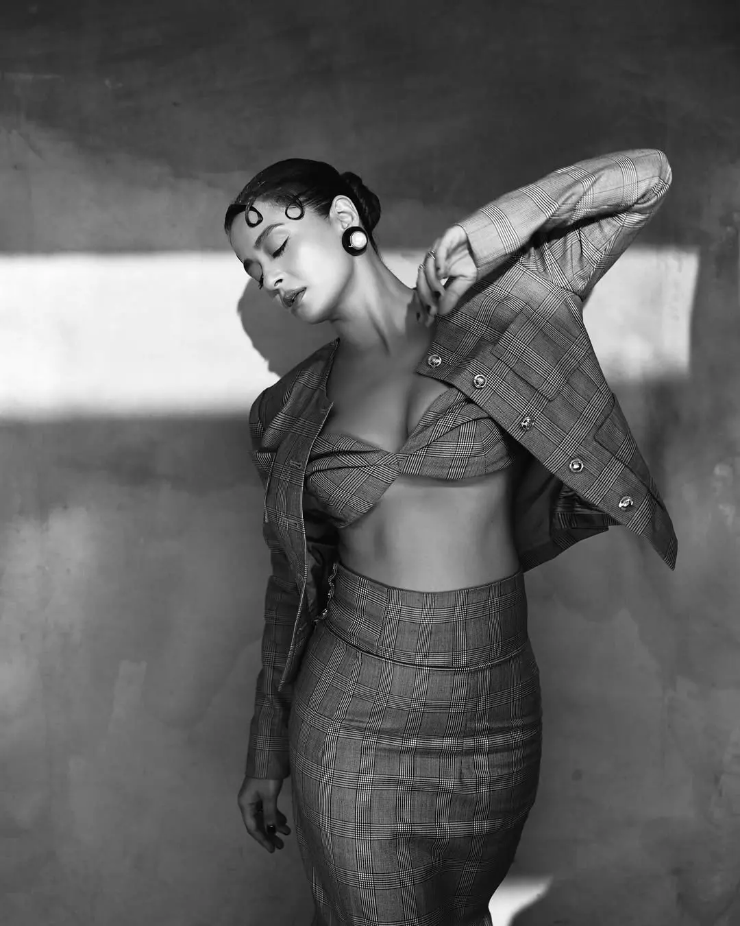 Surveen Chawla Dazzles in Lady Boss Look at Filmfare Style Awards 2025 Surveen Chawla Dazzles in Lady Boss Look at Filmfare Style Awards 2025