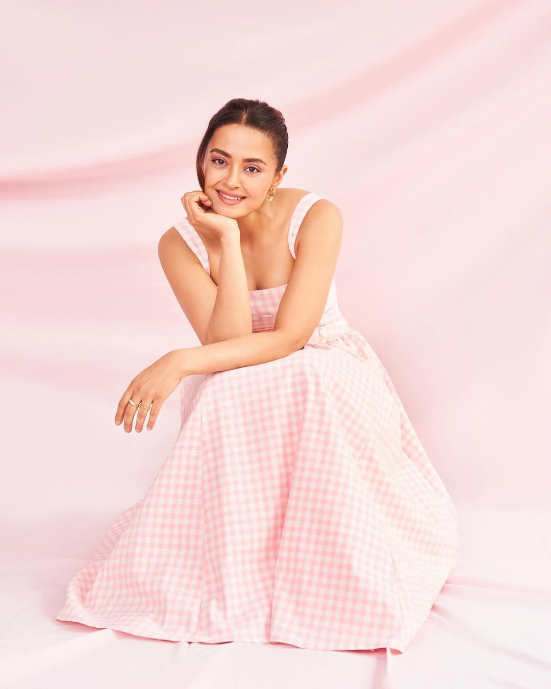 Surveen Chawla Dazzles in Lady Boss Look at Filmfare Style Awards 2025 Surveen Chawla Dazzles in Lady Boss Look at Filmfare Style Awards 2025