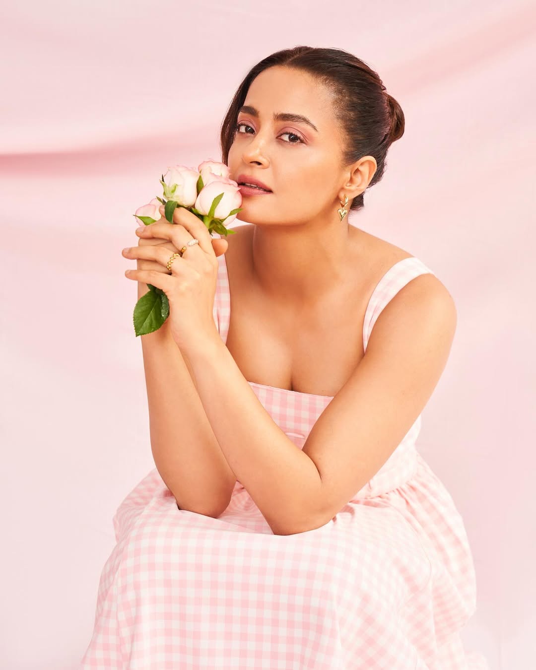 Surveen Chawla Dazzles in Lady Boss Look at Filmfare Style Awards 2025