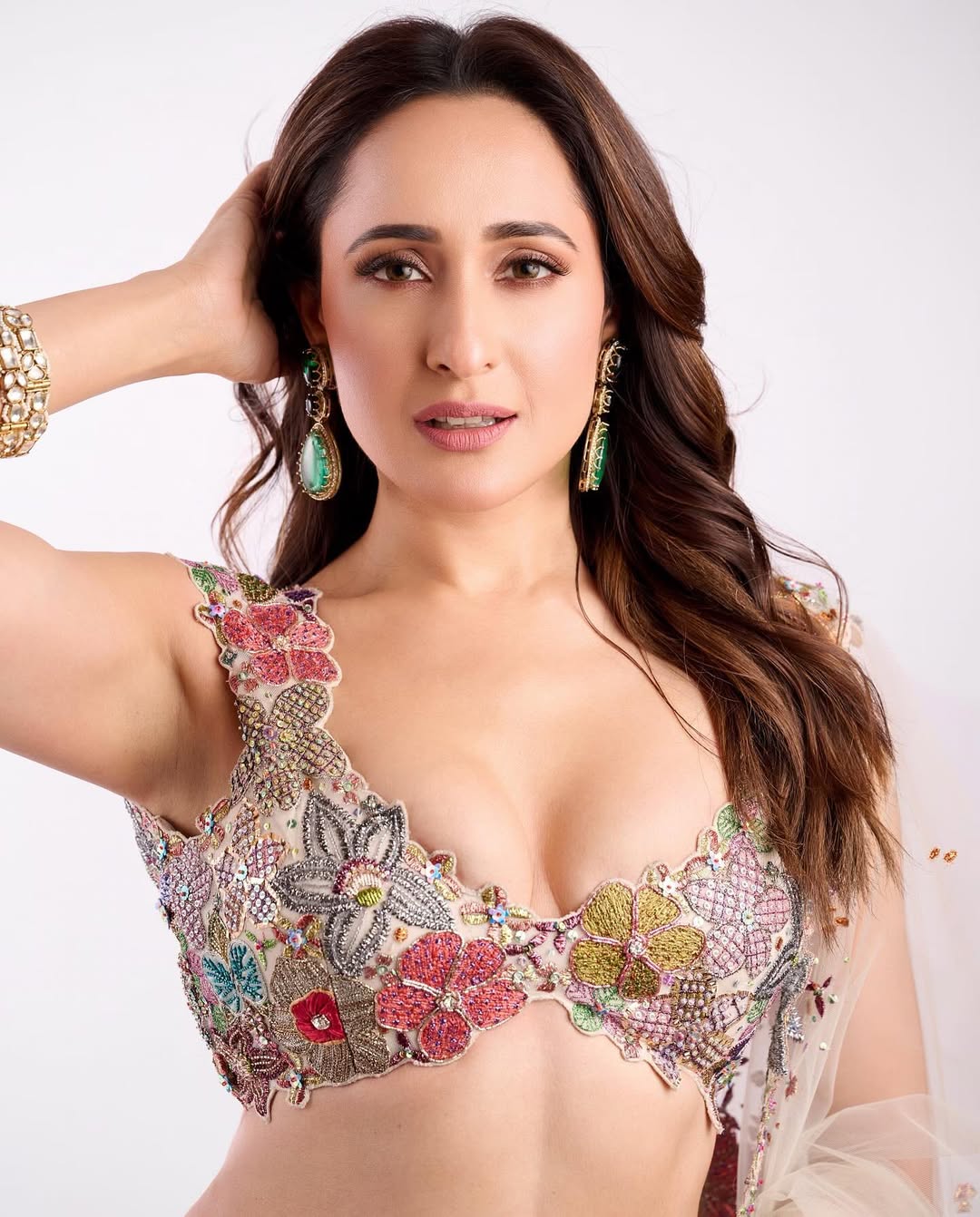 Actress Jaiswal Pragya Turns Up the Glam in a White Bikini 🤍✨