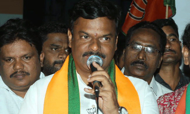 మాధ‌వ్ సార‌థ్య యాత్ర‌లు.. కొన్ని సంగ‌తులు..!