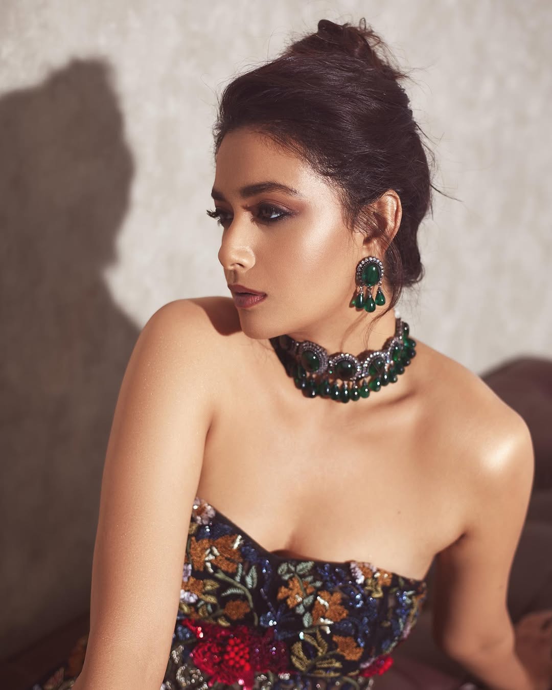 Keerthy Suresh Is Just Vibin in Stunning New Photo Keerthy Suresh Is Just Vibin in Stunning New Photo