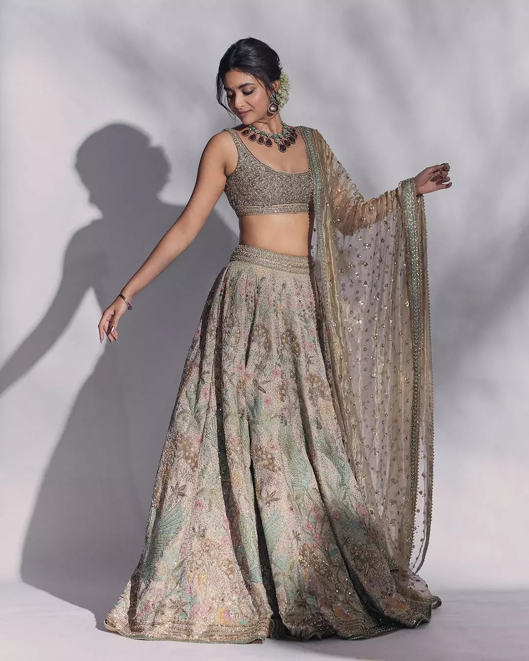 Keerthy Suresh Is Just Vibin in Stunning New Photo Keerthy Suresh Is Just Vibin in Stunning New Photo