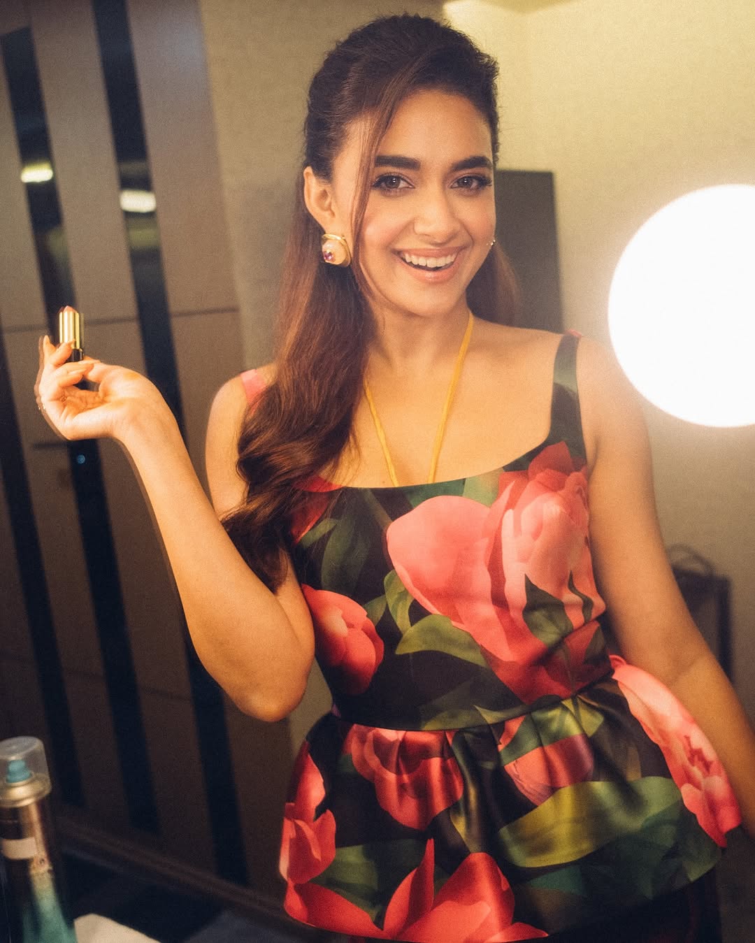 Keerthy Suresh Is Just Vibin in Stunning New Photo Keerthy Suresh Is Just Vibin in Stunning New Photo