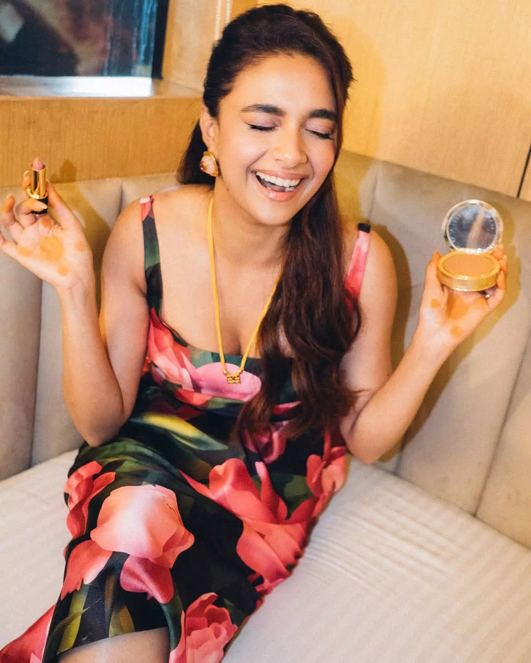 Keerthy Suresh Is Just Vibin in Stunning New Photo Keerthy Suresh Is Just Vibin in Stunning New Photo