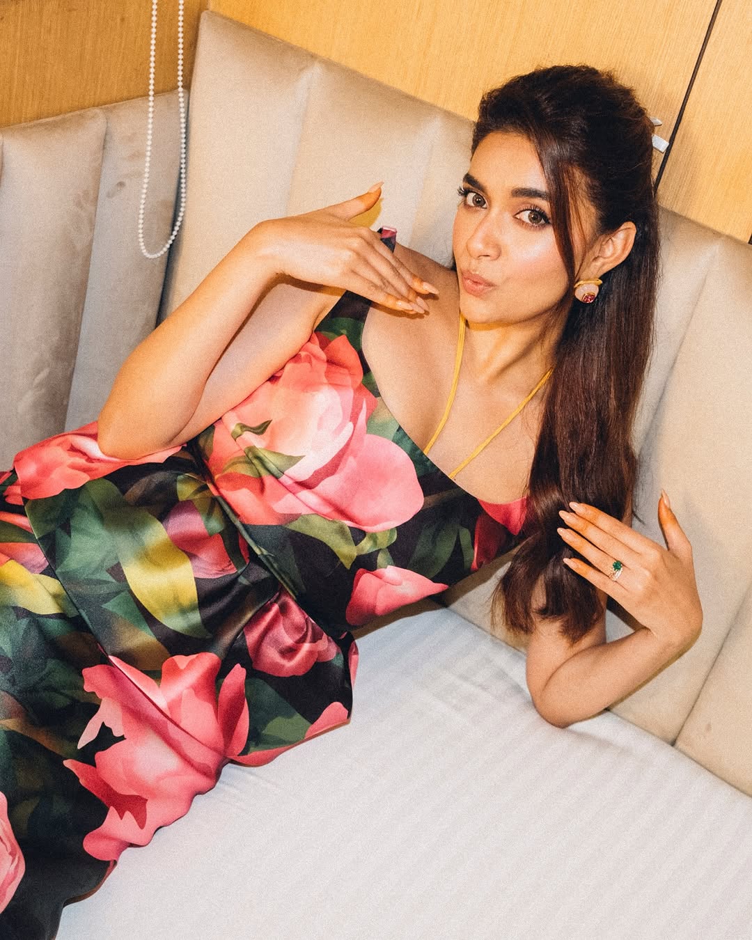 Keerthy Suresh Is Just Vibin in Stunning New Photo Keerthy Suresh Is Just Vibin in Stunning New Photo