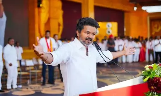 విజయ్ జనంలోకి...సుడిగాలిలా చుట్టేసేందుకే !