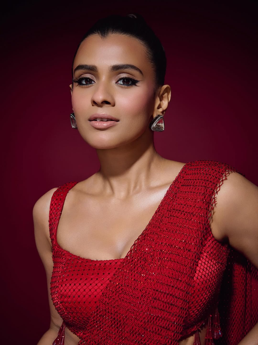 Red Radiance: Hebah Patels Bold Ethnic Enchantment