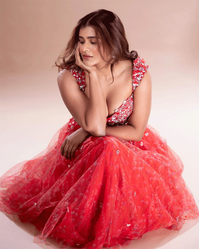 Red Radiance: Hebah Patels Bold Ethnic Enchantment Red Radiance: Hebah Patels Bold Ethnic Enchantment