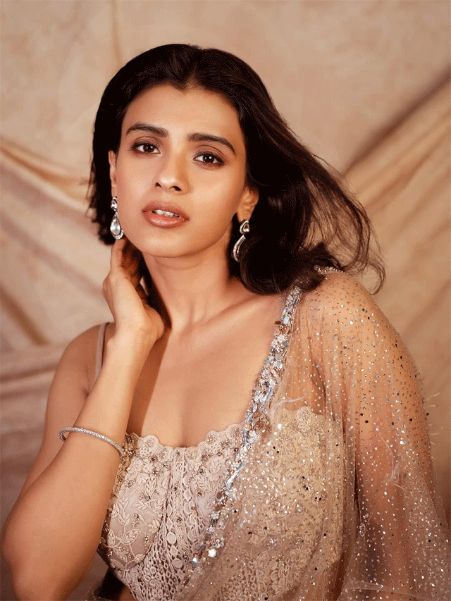 Red Radiance: Hebah Patels Bold Ethnic Enchantment Red Radiance: Hebah Patels Bold Ethnic Enchantment