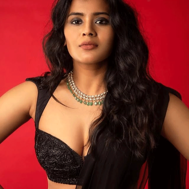 Red Radiance: Hebah Patels Bold Ethnic Enchantment Red Radiance: Hebah Patels Bold Ethnic Enchantment