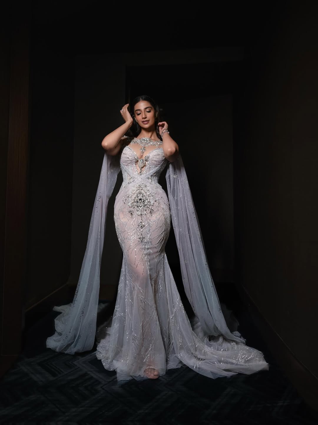 Meenakshi Chaudhary Shines Like a Fairy at SIIMA Awards Meenakshi Chaudhary Shines Like a Fairy at SIIMA Awards