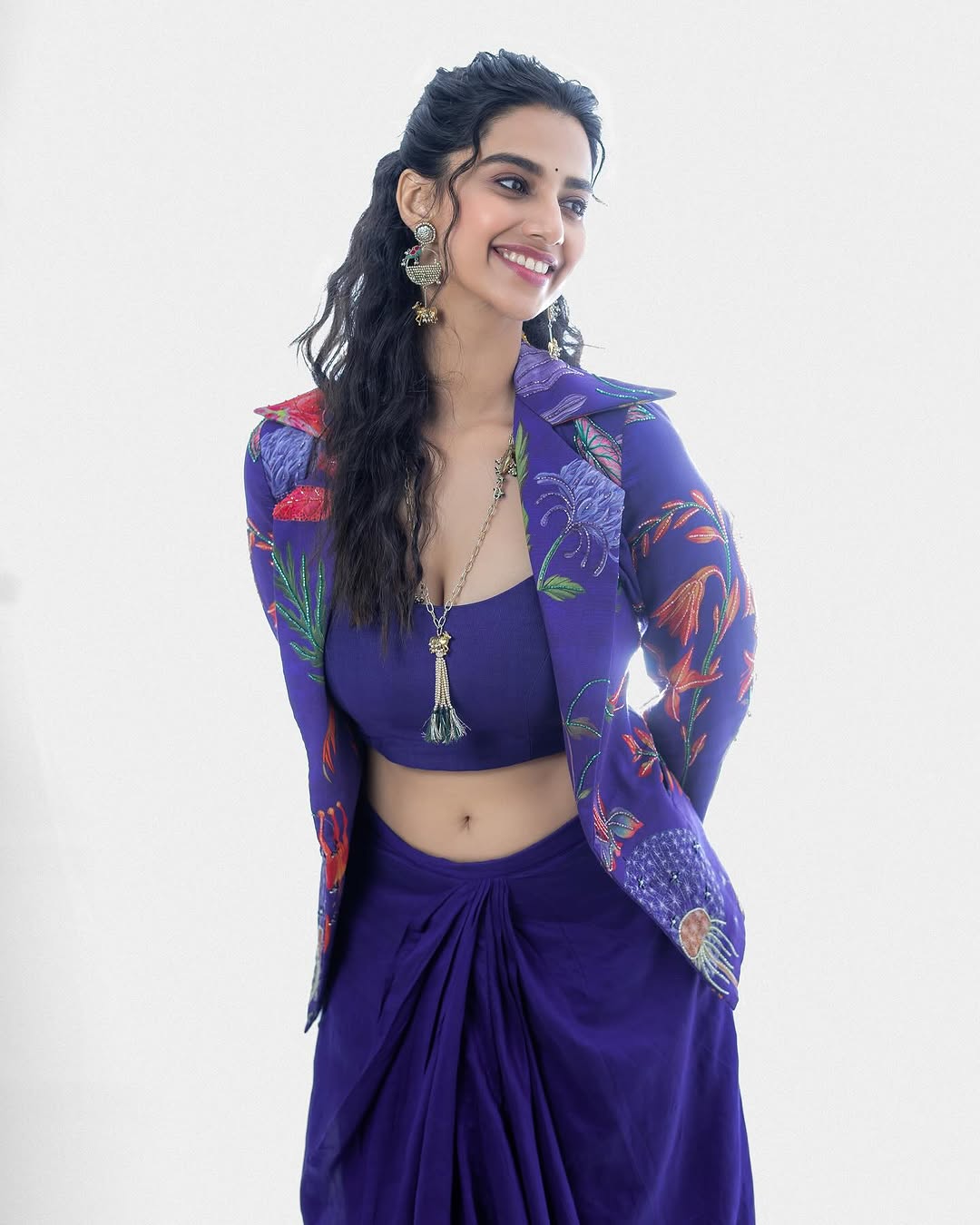 Meenakshi Chaudhary Shines Like a Fairy at SIIMA Awards