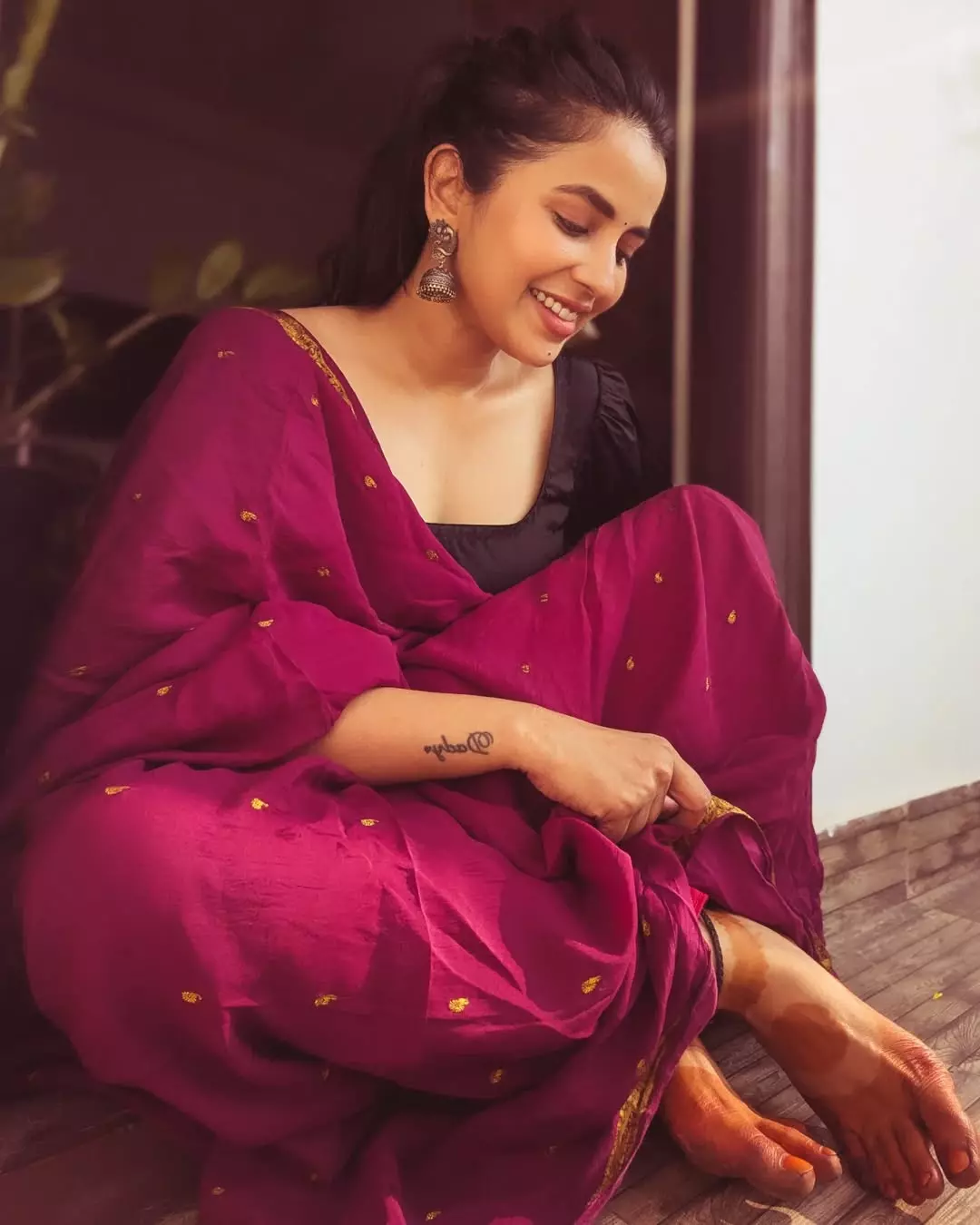 Komalee Prasad’s Monochrome Magic: A Play of Light and Shadows