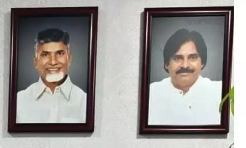 ప్రభుత్వ ఆఫీసుల్లో పవన్ ఫోటోలు....తొలగించాల్సిందేనా ? ప్రభుత్వ ఆఫీసుల్లో పవన్ ఫోటోలు....తొలగించాల్సిందేనా ?