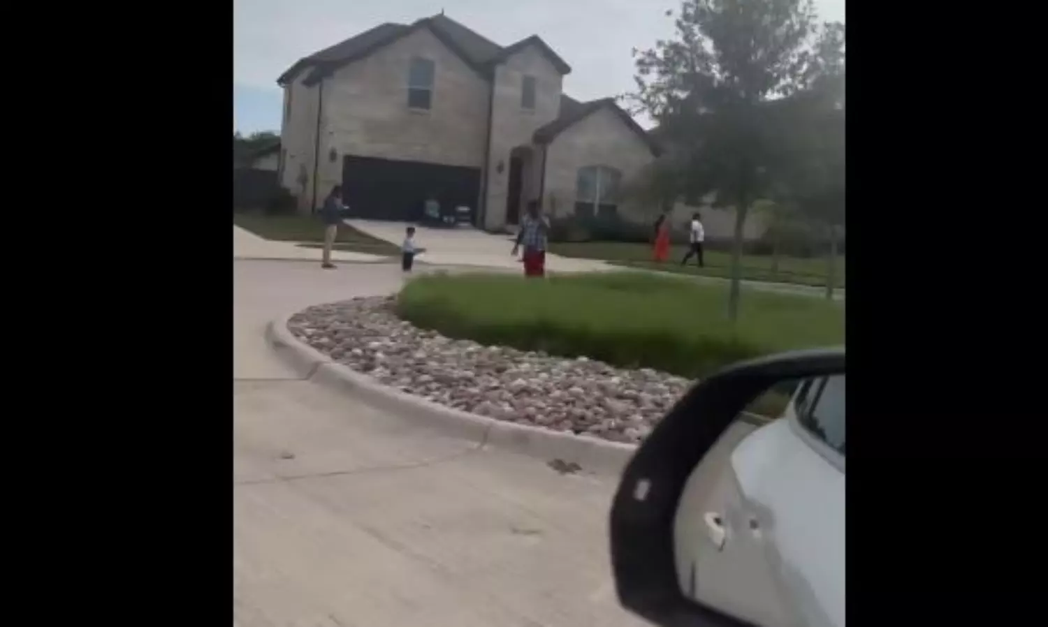 డల్లాస్ లో తెలుగోళ్లపై అమెరికన్ పోస్ట్.. ఆయన కాఫీ షాప్ పై తెలుగోళ్ల ప్రతీకారం