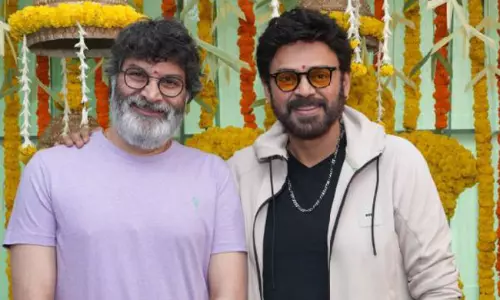 గురూజీ వెంకీ.. దసరాకి ట్రీట్ ఇస్తారా..? గురూజీ వెంకీ.. దసరాకి ట్రీట్ ఇస్తారా..?