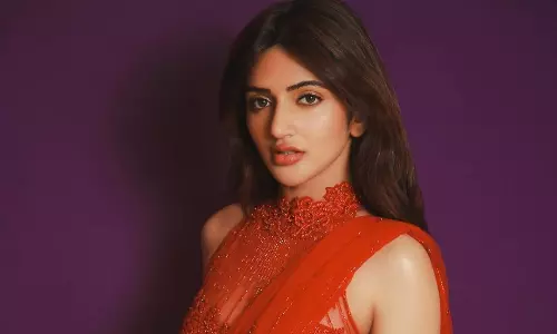 శ్రీలీల: రెడ్ కలర్ చీరలో ధమాకా లుక్