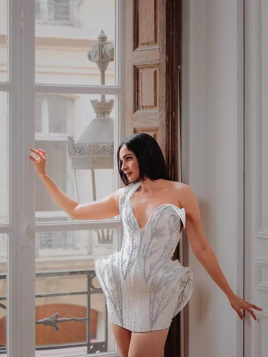 Andrea Jeremiah: A Vision in Sculpted Elegance Andrea Jeremiah: A Vision in Sculpted Elegance