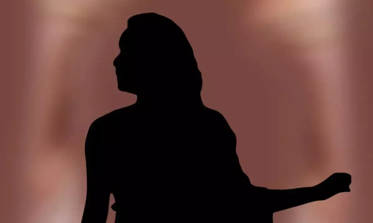 హీరోయిన్ ని ఎవ‌రైనా అక్కా అని పిలుస్తారా?