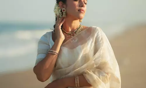 Mirnalini Ravi: Serenity in Silk, Strength in Stardom