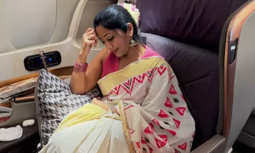 మల్లెపూల దెబ్బ.. ఏకంగా కేంద్రానికి లేఖ రాసిన నవ్య నాయర్!