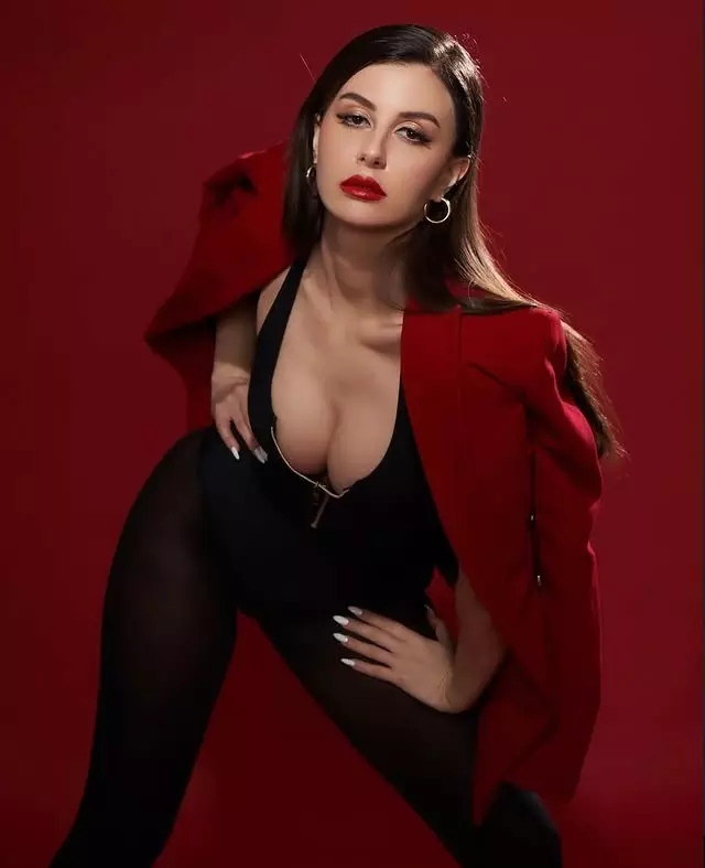 Giorgia Andriani: Red Hot Glamour with Cinematic Flair Giorgia Andriani: Red Hot Glamour with Cinematic Flair