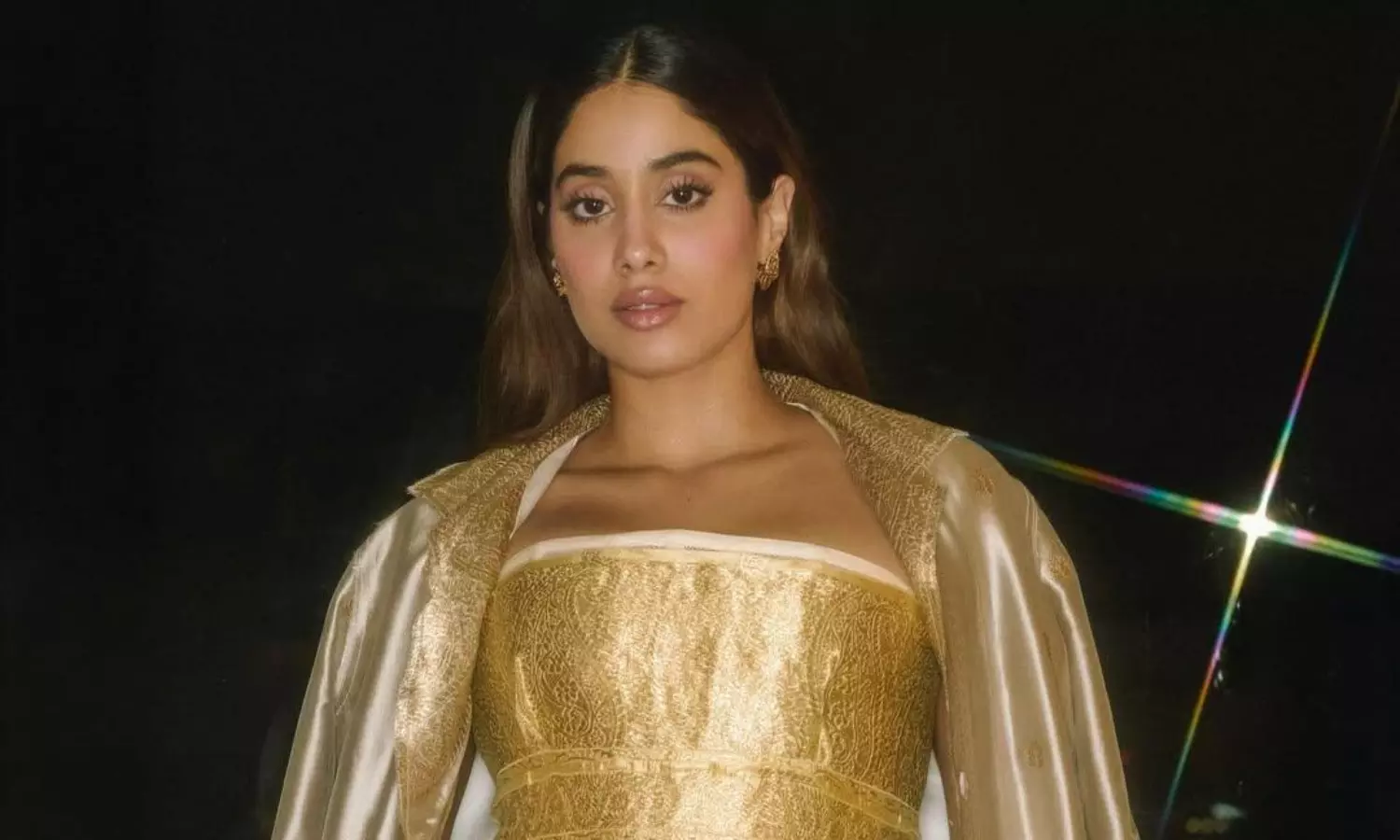 ఫ్యాషన్ కి కేరాఫ్ అడ్రస్ గా జాన్వీ.. ప్రాడాశారీ తో అందరి దృష్టి తన వైపే!