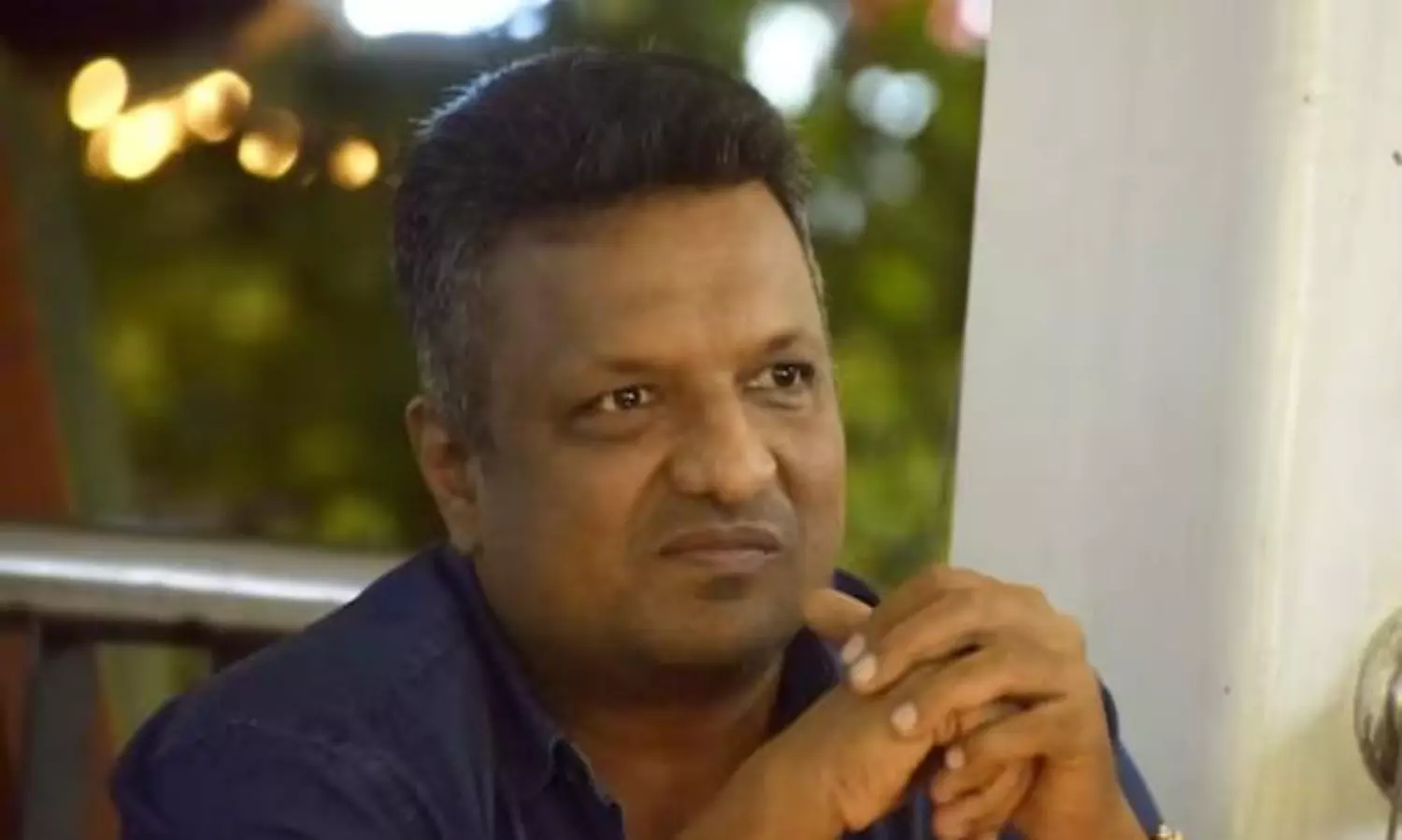 జంటకు వేర్వేరు కిచెన్లు.. స్టార్లకు 6 వ్యానిటీ వ్యాన్లు: డైరెక్టర్ ఆరోపణలు