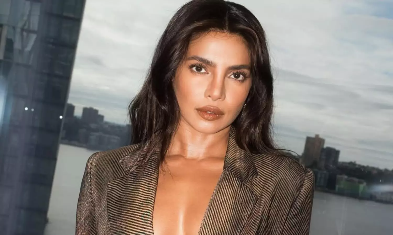 పిక్టాక్ : మరో స్టన్నింగ్ లుక్లో గ్లోబల్ బ్యూటీ పిక్టాక్ : మరో స్టన్నింగ్ లుక్లో గ్లోబల్ బ్యూటీ