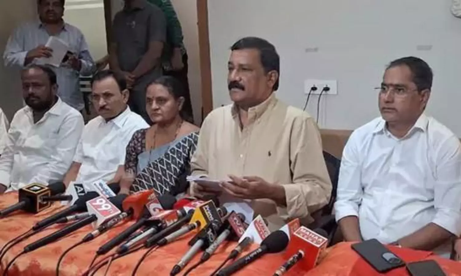 మాజీ మంత్రి గంటా ఆన్ డ్యూటీ.. జగన్ పై తీవ్ర వ్యాఖ్యలు