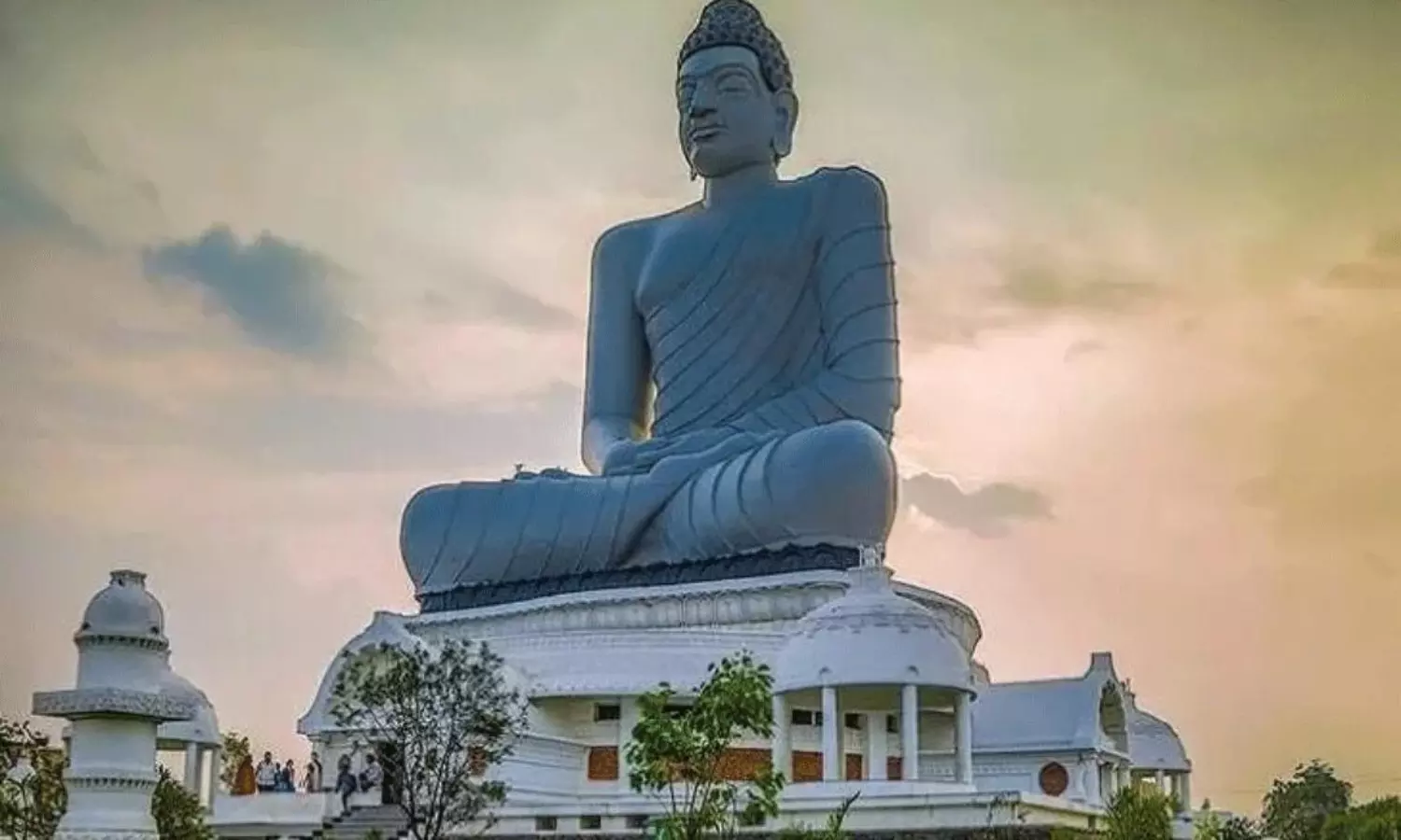 అమరావతి విషయంలో వైసీపీలో సంచలన మార్పు! అమరావతి విషయంలో వైసీపీలో సంచలన మార్పు!