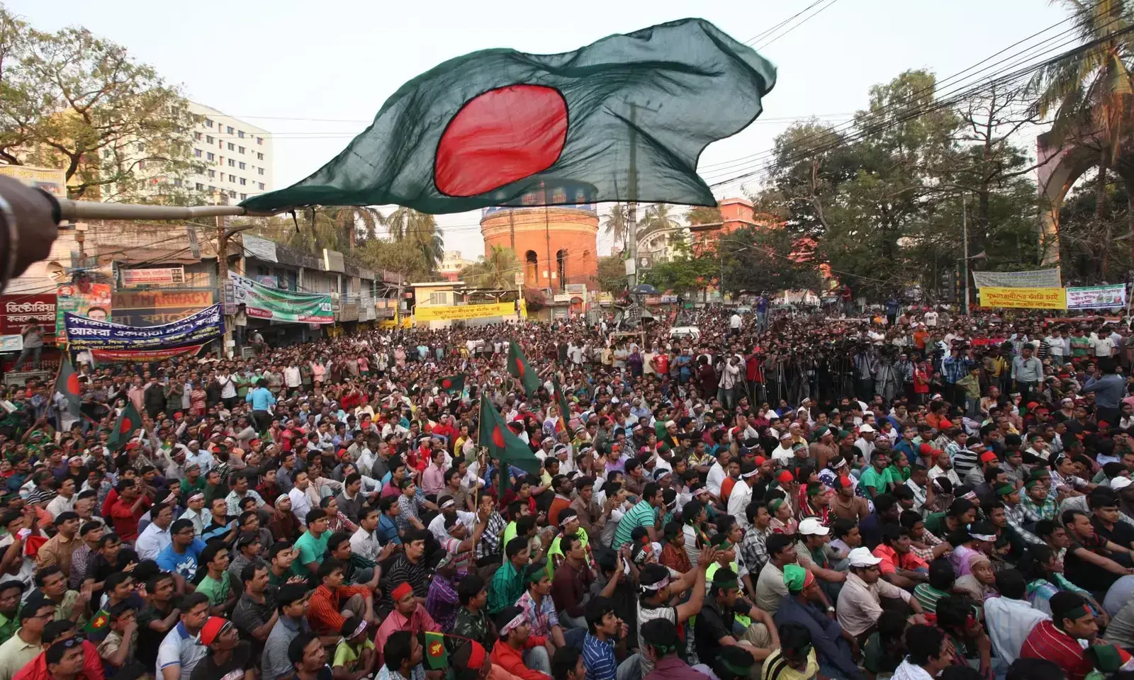 బంగ్లాదేశ్ ను ఆక్రమిస్తున్న ఇస్లామిక్ శక్తులు