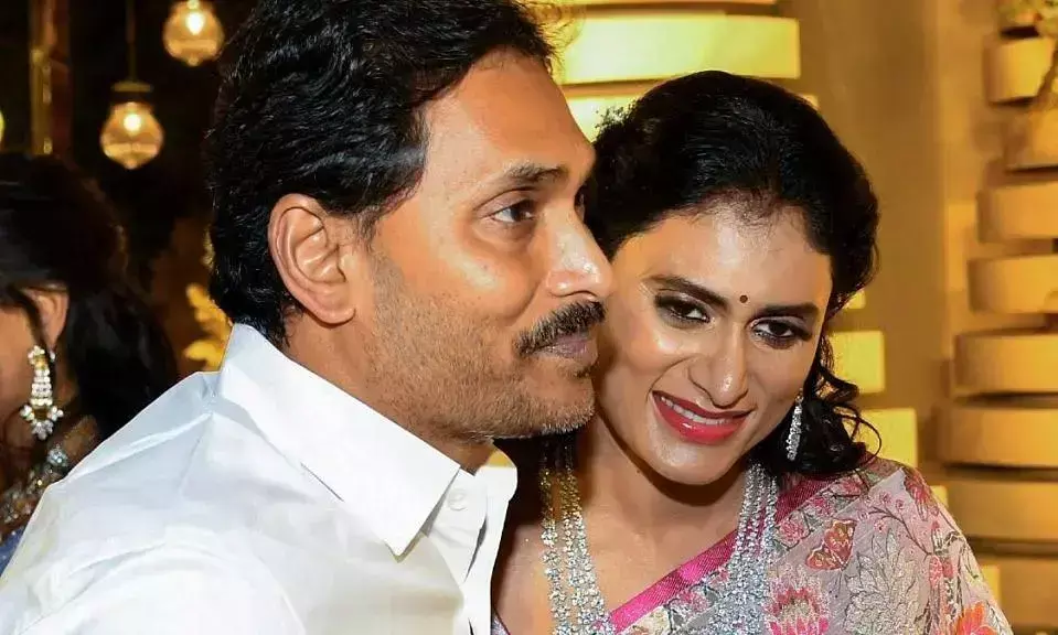 చెల్లి కుంప‌టి: బాబునైనా త‌ట్టుకోవ‌చ్చు.. జ‌గ‌న్ అంత‌ర్మ‌థ‌నం..!