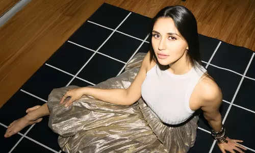 Nikita Dutta Throws Non Judgemental Looks