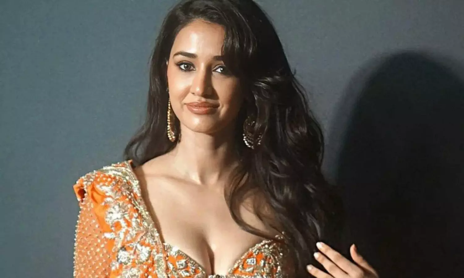 దిశా ప‌టానీ ఇంటిపై 8-10 రౌండ్లు కాల్పులు