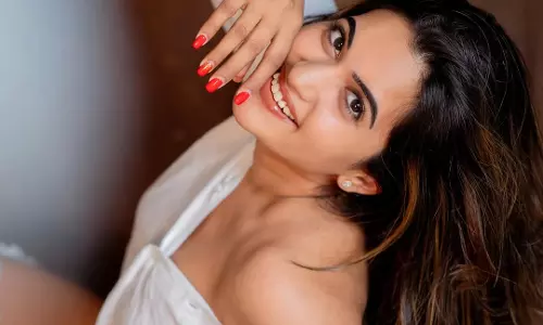 Sravanthi Unbottons The Shirt Sravanthi Unbottons The Shirt