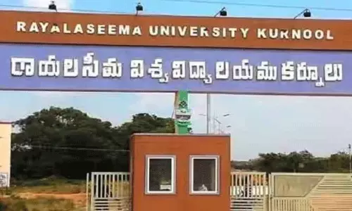 వెంటాడుతున్న ర్యాగింగ్ భూతం.. చొక్కా బటన్ పెట్టుకోలేదని!