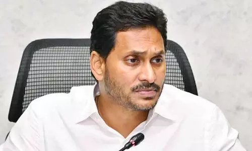 బాబు వెళ్ళారు...జగన్ వెళ్ళి ఉండాల్సింది !