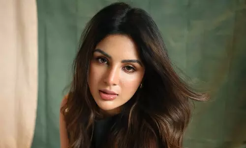 బ్లాక్ డ్రెస్ లో మతులు పోగొడుతున్న సంయుక్త!