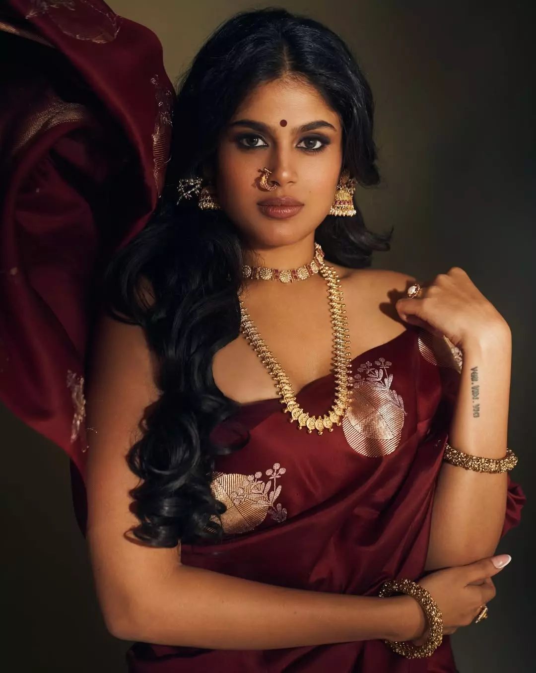 Faria Abdullah Mesmerizes in Traditional Glam